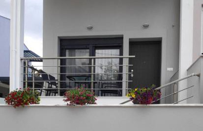 Amber Blue - Photo 2