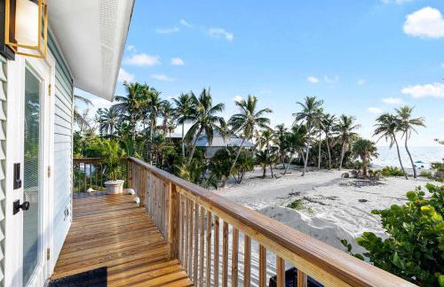 Charming Beachfront Cottage with Dock Slip and Kayaks on Little Gasparilla Island | Placida, FL - Foto 18