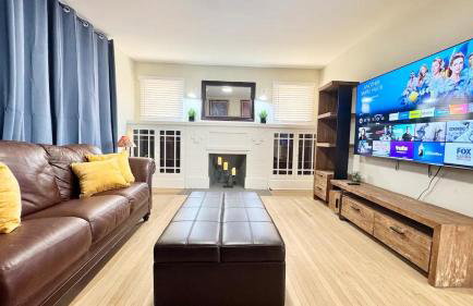 Iconic 2BR Bungalow, Short Walk to SJSU, with Parking - Foto 9