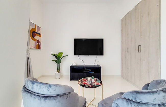 GreenFuture - Incredible Cityscape View From This Sleek Studio - Photo 7