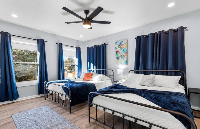 Inviting 4BR 2 5BA Downtown Home With Ample Space - Photo 15