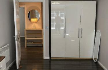 Modern Cosy York City Apartment with Free Parking - Photo 2