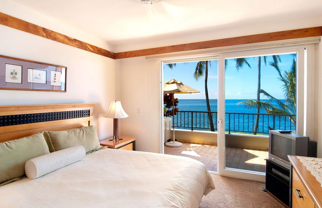 Whalers Cove Oceanfront Resort - Photo 3