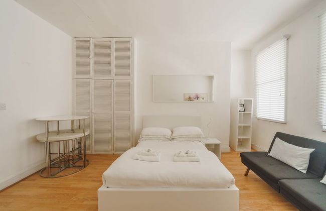 Large Studio Soho & Charing Cross Road - Photo 2