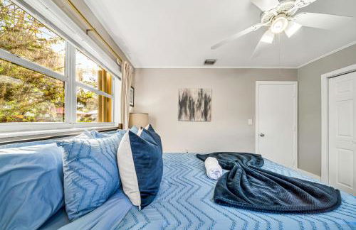 Heated Pool Spa BBQ Pool Table WiFi Near Beach-Downtown Fun - Foto 27