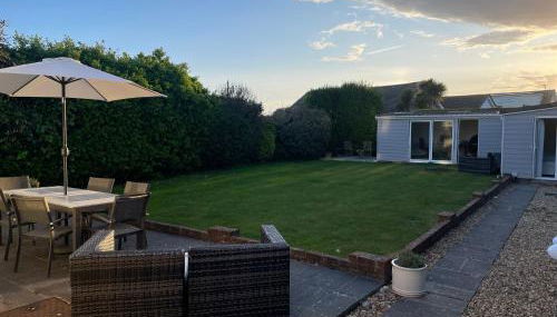 2100 Sq Ft Beach House with large garden - Foto 3, Garden, sunbed, Garden view