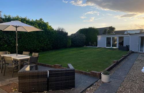 2100 Sq Ft Beach House with large garden - Foto 3