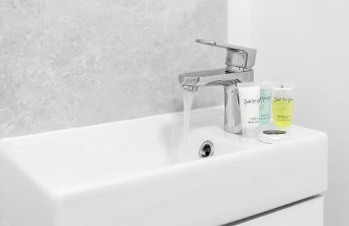 Modern 2 Bed Apartment - Parking - Sleeps 3 - Netflix 27AC - Foto 32