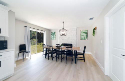 New 6min to 3 Sister Springs, Spacious, Fun with Game Room - Foto 20