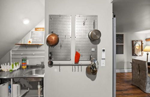 Cozy Top-Floor Retreat in the Heart of Louisville - Photo 39