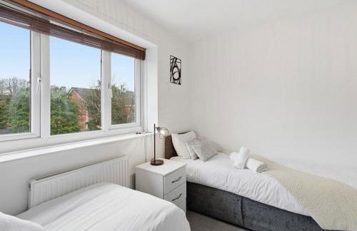 Modern Refurbished 2 Bed House Ideal for Business & Families - Foto 18