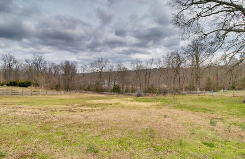 Mountain Home Cabin with Fire Pit Less Than 1 Mi to Lake! - Foto 26