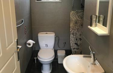 Breathtaking sea and Mountain views with Private pool, Peace full relaxing Villa with WiFi near Shops and Restaurants - Photo 32