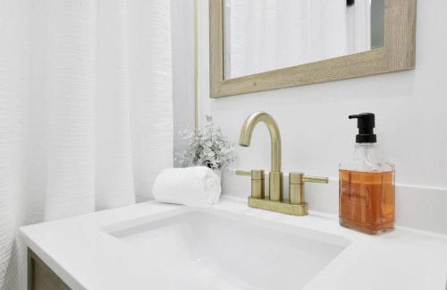 Luxury 7BR Buckhead Oasis w Pool Gameroom Firepit - Foto 95