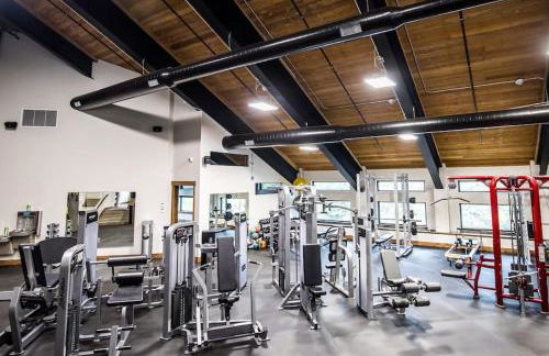 #1Condo Glacier Resort Pool Golf HotTub Sauna Gym - Foto 32