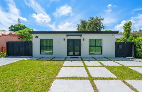 Contemporary Family Oasis Pool and Comfort - Foto 13