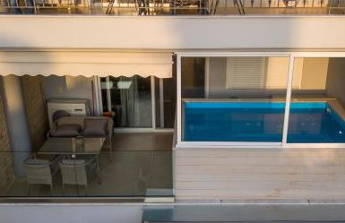 Grand Suites with Private Pools - Photo 30