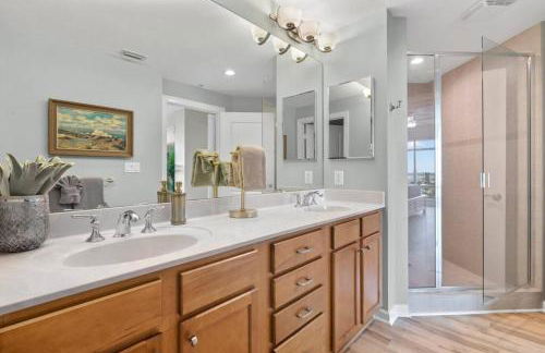 Luxury Condo at Cape Harbour Marina, Water Views! - Foto 30