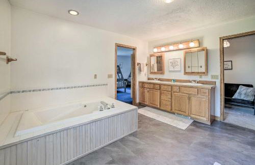 Family Friendly! Long Noble Lake Gem with Game Room - Foto 30