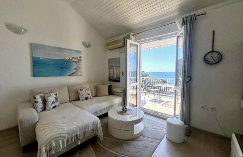 Indy's Beach Apartments -Two Bedroom Apartment with Balcony and Sea View - Photo 23