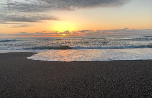 The Redwood Guesthouse at the Floras Lake Getaway - Foto 4