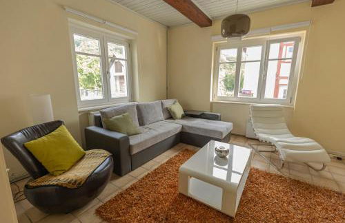 Gemütliches Haus inmitten schöner Natur mit Garten & Parkplatz - Foto 2