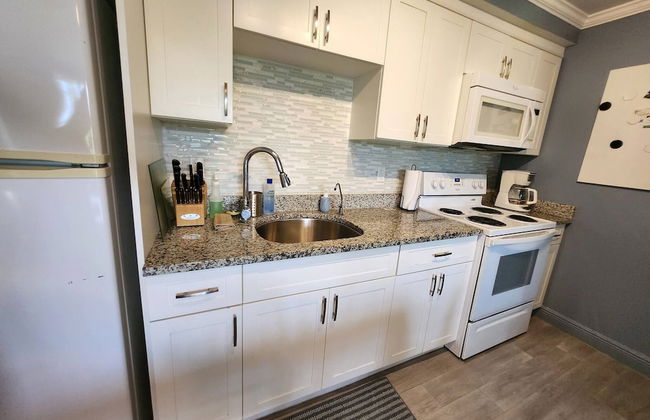 NEW Stunning Beachfront Condo at the Coral Beach - Foto 37