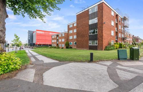 OPK STAYS - Stylish 2 bed Coventry train Station Apt, City Centre, Sleeps 4, FREE Parking, Free Netflix - Foto 23