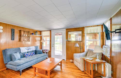 Cayuga Lake Cottage Private Dock and Deck! - Foto 3