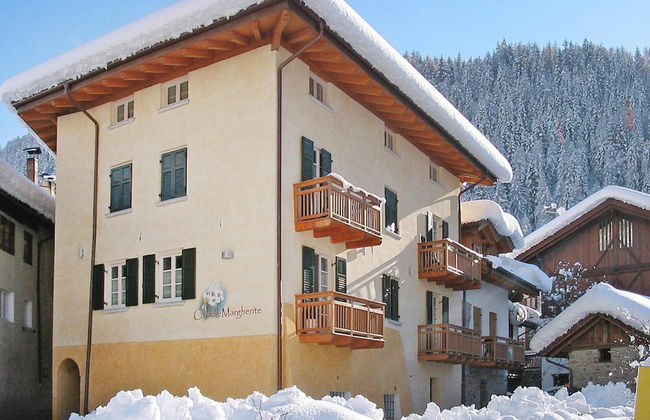 Apartment in Pellizzano Near Shopping - Photo 1