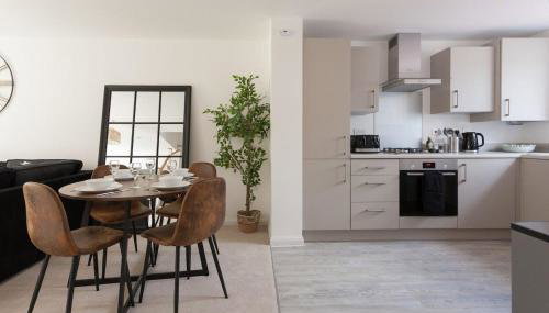 Runcorn Spacious Modern 3 bedroom House, 4 beds, On site Parking, Long stay deals - Foto 4