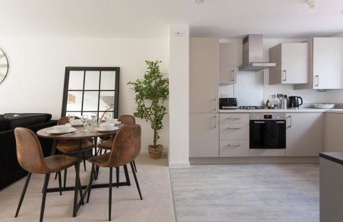 Runcorn Spacious Modern 3 bedroom House, 4 beds, On site Parking, Long stay deals - Foto 4