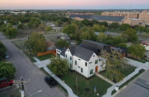 Actually walkable to square & Private Heated Pool - Foto 9