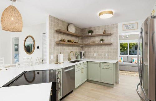 Heated Pool- MiniGolf- Fire Pit- Game Room- 1mi to Beach - Foto 15