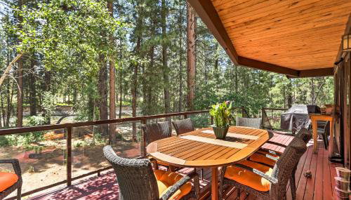 Riverside Winthrop Chalet with Hot Tub and 2 Decks! - Foto 2