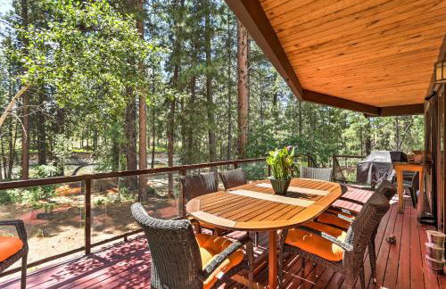 Riverside Winthrop Chalet with Hot Tub and 2 Decks! - Foto 2