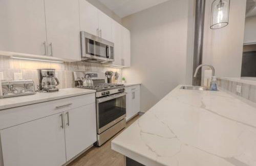 Classic and Chic Apartment 1 Bedroom - Photo 4