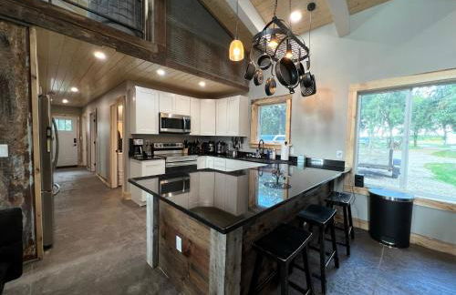 Designer Lake Cabin- HotTub, Sauna & Massage Chair - Foto 53