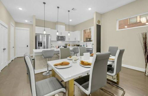 Gray Lux Hse 3BR 3 and half Ba MedCenter DownTWN HotTub - Photo 43