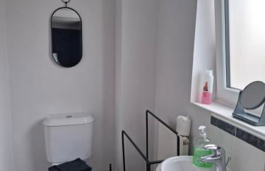 Driftmark Beachfront location Aberavon Beach Sea Views Large Driveway parking private site fibre optic wi fi - Photo 5