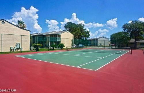 Desirable Pet Friendly Resort, 3 minute walk to the Beach, Beachside Pool & Restaurant Message for Snow Bird Rates - Photo 24