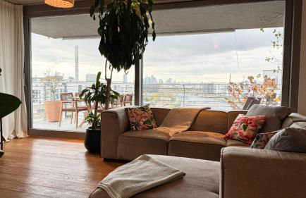 Stylish Riverfront Penthouse with Skyline View - Foto 22