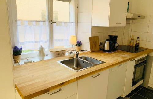 Ferienwohnung Elfriede - WLAN, 2 Bäder, Küche, Freisitz, 2 Parkplätze, im Ortskern - Foto 14