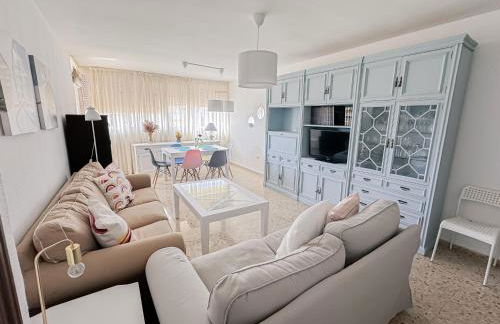 Piso encantador en Carlos Haya - Foto 1