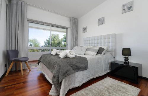 Deluxe 4BDR House W/ Pool by LovelyStay - Photo 6