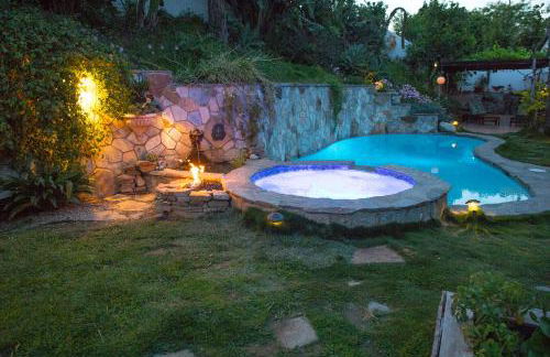 Artistic Resort Like Home with Pool - Photo 10