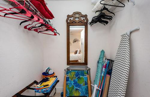 Serene Pondside Getaway - BC10 - Foto 12