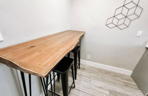 Rustic Retreats Beachy 1BR for 4 guests in the heart of Fort Lauderdale - Foto 12