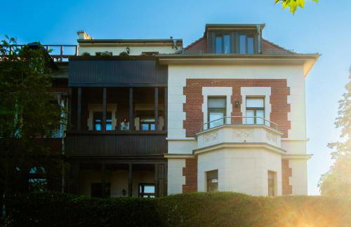 Doppelhaus- Villa Leipzig Schleußig , moderner Altbau Apartment Dachetage mit 2 Schlafzimmern und separatem Zusatzzimmer , Parkplatz - Balkon - Kamin - Eicheparkett - Arbeitsplatz - Foto 38