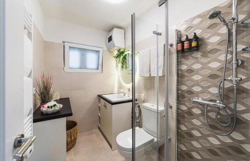 Lovely Home In Josinovac With Wifi - Photo 34